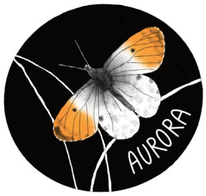 Aurora Logo. Ein schwarzer Kreis auf weißem Hintergrund, darin befindet sich ein Aurora-Falter auf Grashalmen mit dem Schriftzug Aurora